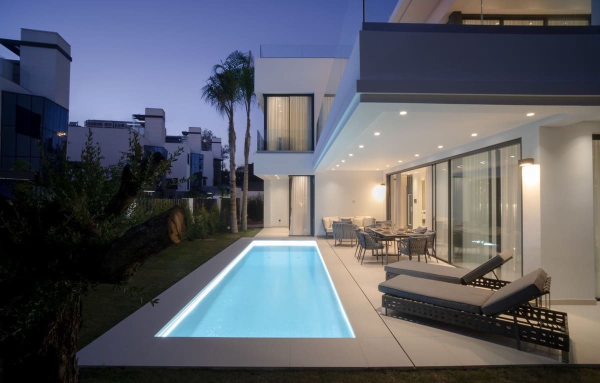 4 soveværelse Villa til salg i Golden Mile med swimmingpool garage - € 3.245.000 (Ref: 6904857)