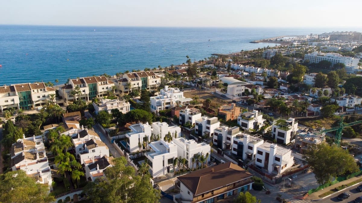 4 soveværelse Villa til salg i Golden Mile med swimmingpool garage - € 3.245.000 (Ref: 6904857)