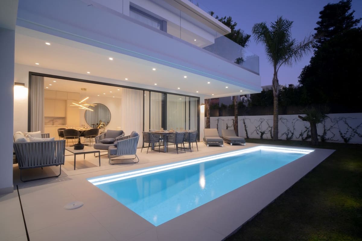 4 soveværelse Villa til salg i Golden Mile med swimmingpool garage - € 3.245.000 (Ref: 6904857)