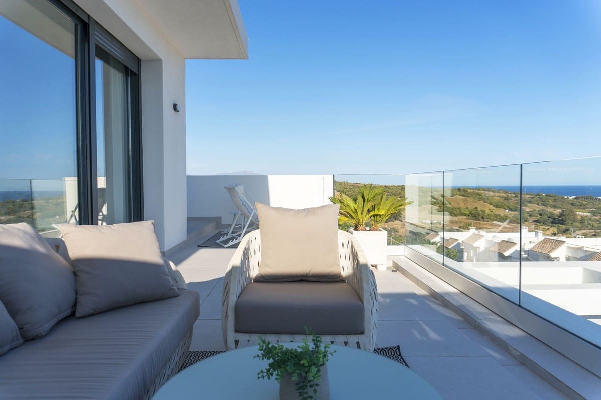 Ático de 3 habitaciones en Estepona en venta con piscina garaje - 413.000 € (Ref: 6904859)