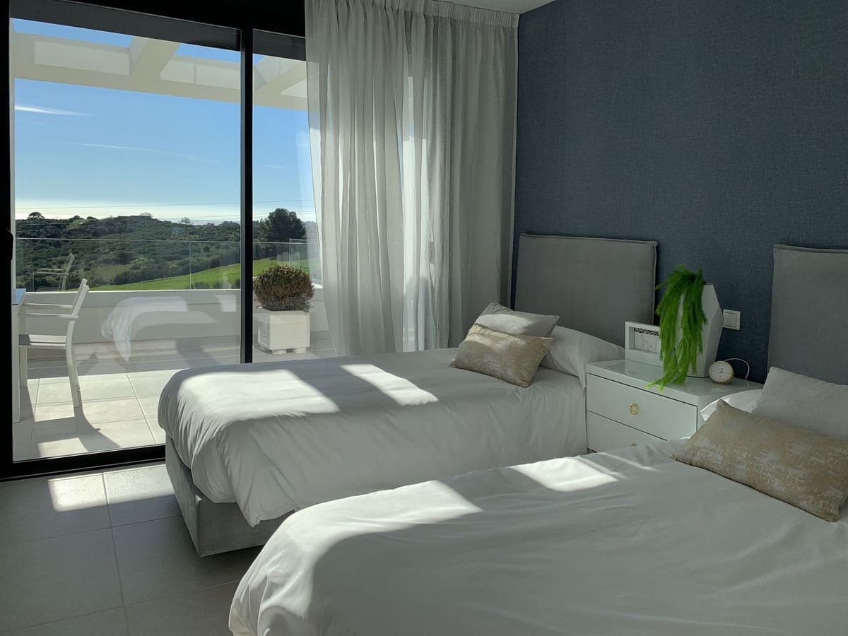 Ático de 3 habitaciones en Estepona en venta con piscina garaje - 413.000 € (Ref: 6904859)