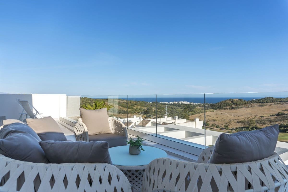 Ático de 3 habitaciones en Estepona en venta con piscina garaje - 413.000 € (Ref: 6904859)