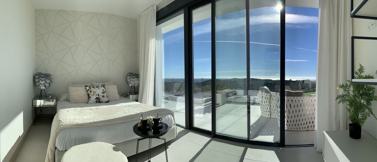 Ático de 3 habitaciones en Estepona en venta con piscina garaje - 413.000 € (Ref: 6904859)