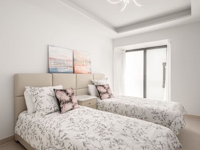 3 soverom Hus til salgs i New Golden Mile, Estepona med svømmebasseng - € 2 450 000 (Ref: 6942161)