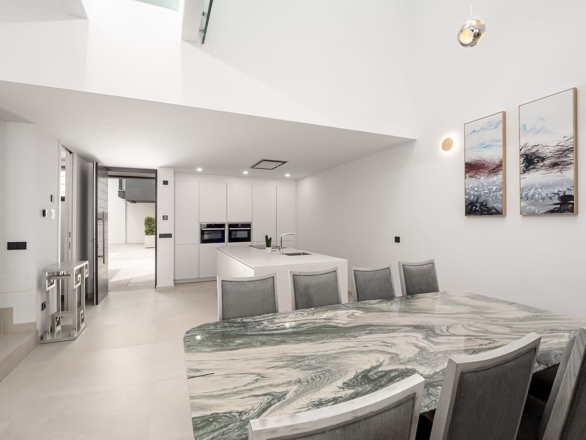 3 soveværelse Byhus til salg i New Golden Mile med swimmingpool - € 2.450.000 (Ref: 6942161)