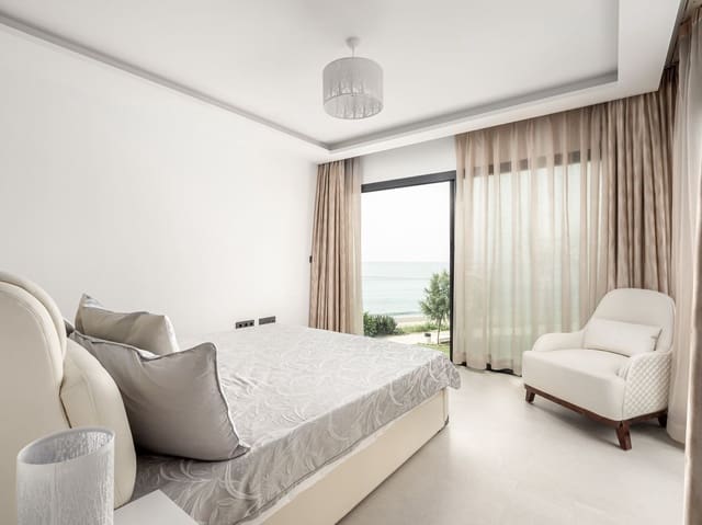 Casa de 3 habitaciones en Estepona en venta con piscina - 2.450.000 € (Ref: 6942161)