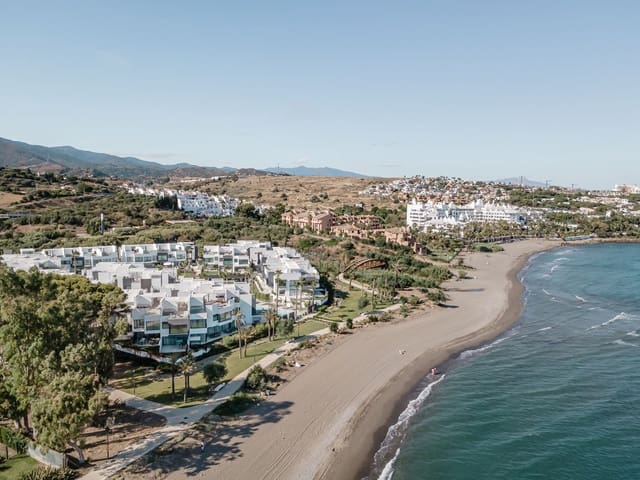 Casa de 3 habitaciones en Estepona en venta con piscina - 2.450.000 € (Ref: 6942161)
