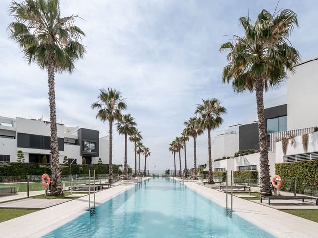 Casa de 3 habitaciones en Estepona en venta con piscina - 2.450.000 € (Ref: 6942161)