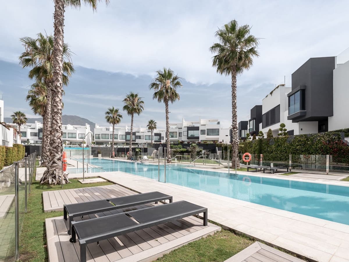 3 soveværelse Byhus til salg i Estepona med swimmingpool - € 2.450.000 (Ref: 6942161)