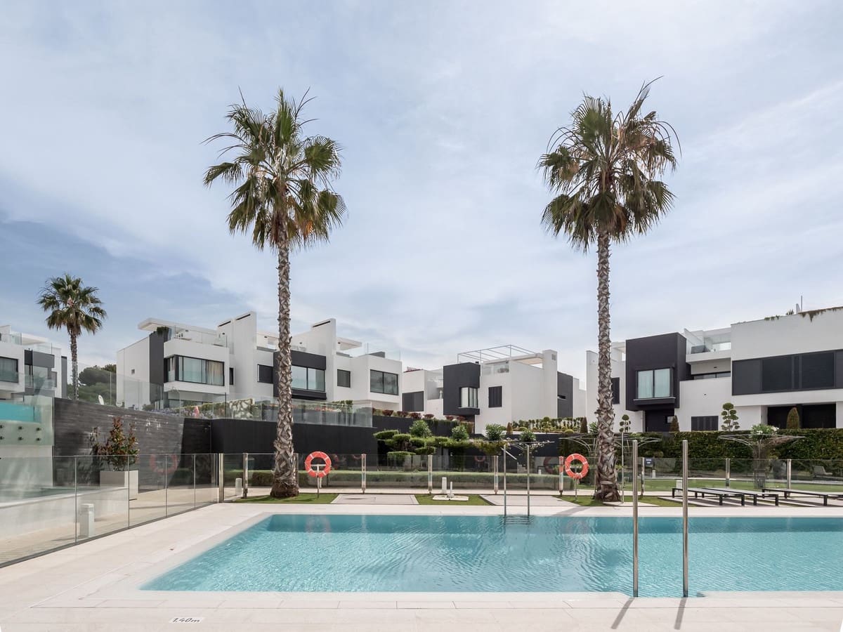 3 soveværelse Byhus til salg i Estepona med swimmingpool - € 2.450.000 (Ref: 6942161)