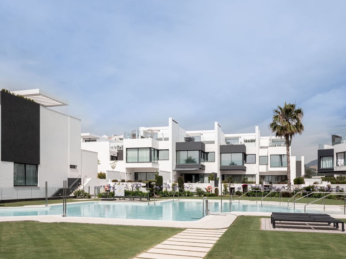 3 soveværelse Byhus til salg i Estepona med swimmingpool - € 2.450.000 (Ref: 6942161)