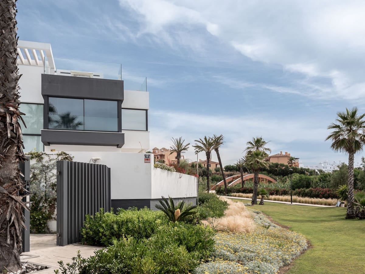 3 soveværelse Byhus til salg i Estepona med swimmingpool - € 2.450.000 (Ref: 6942161)