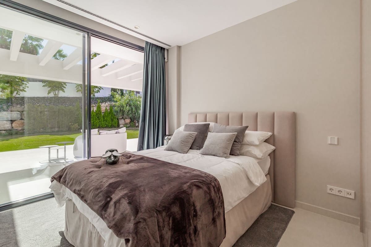 6 sypialnia Willa na sprzedaż w Nueva Andalucia z basenem garażem - 3 895 000 € (Ref: 6942183)