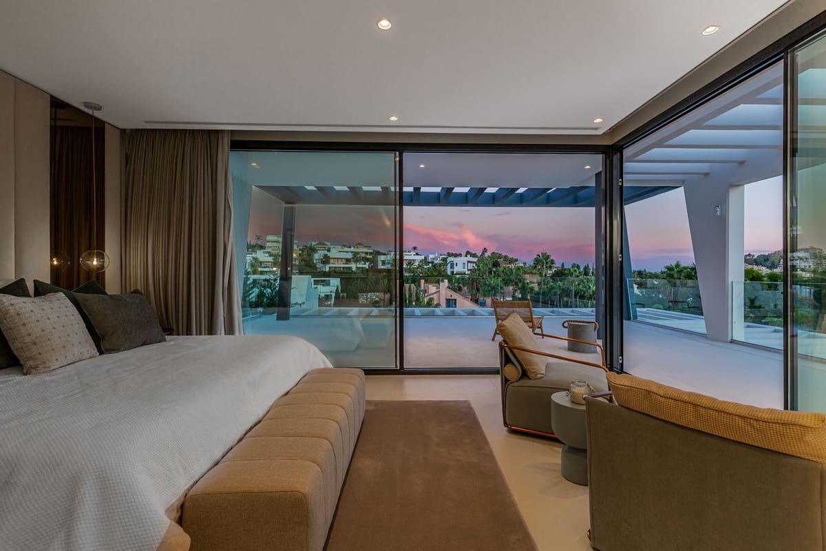 6 sypialnia Willa na sprzedaż w Nueva Andalucia z basenem garażem - 3 895 000 € (Ref: 6942183)