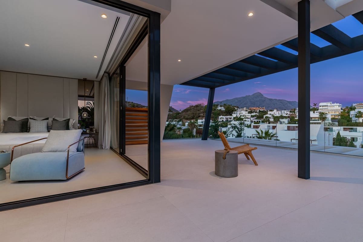 6 sypialnia Willa na sprzedaż w Nueva Andalucia z basenem garażem - 3 895 000 € (Ref: 6942183)