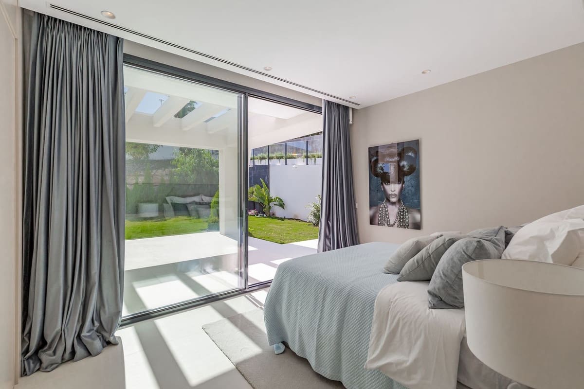 6 sypialnia Willa na sprzedaż w Nueva Andalucia z basenem garażem - 3 895 000 € (Ref: 6942183)