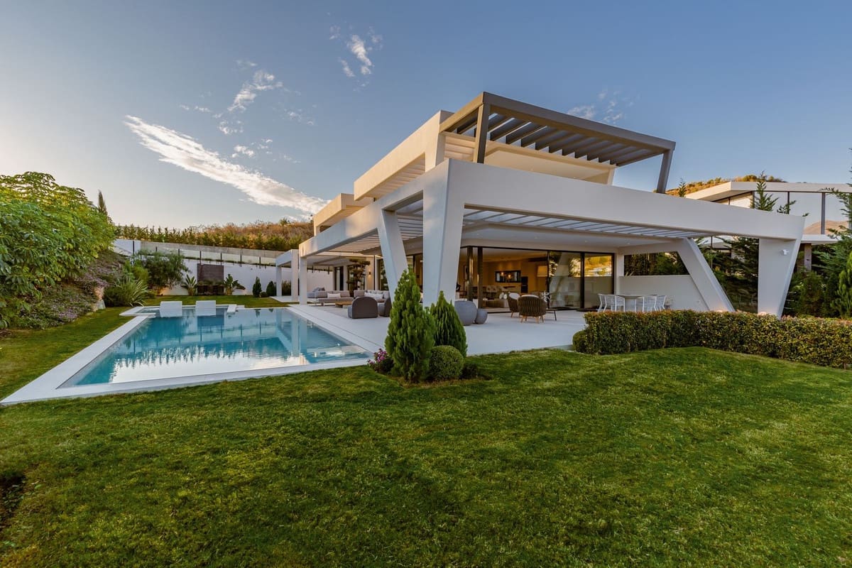 6 sypialnia Willa na sprzedaż w Nueva Andalucia z basenem garażem - 3 895 000 € (Ref: 6942183)