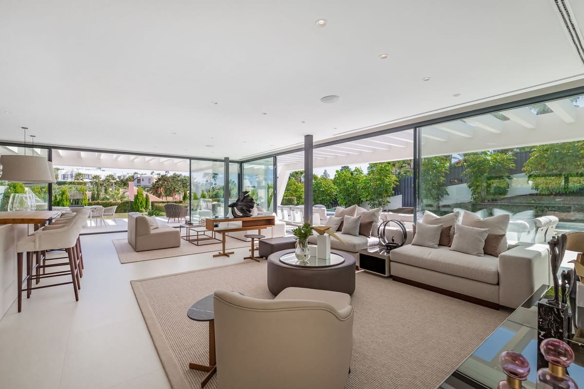 6 bedroom Villa for sale in Nueva Andalucia with pool garage - € 3,895,000 (Ref: 6942183)