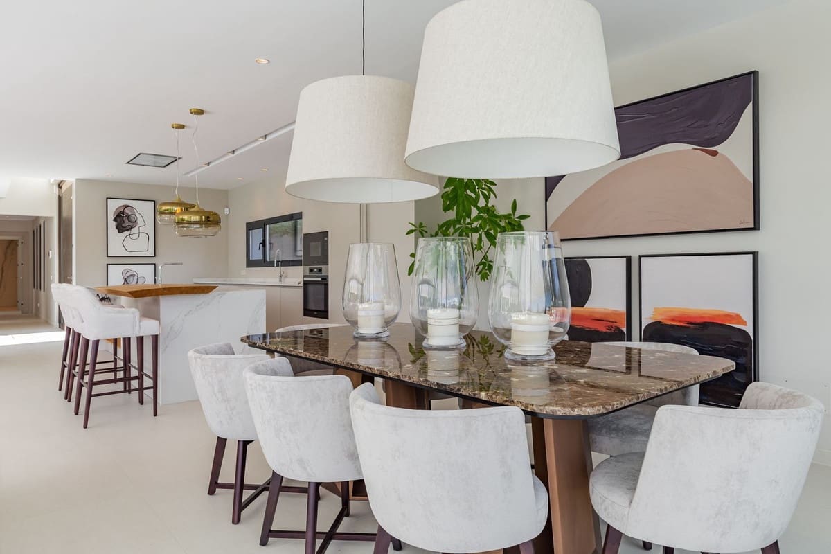 6 bedroom Villa for sale in Nueva Andalucia with pool garage - € 3,895,000 (Ref: 6942183)
