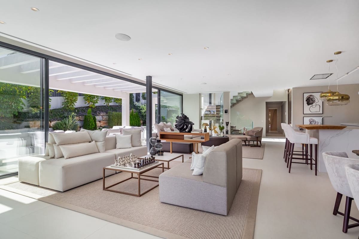 6 bedroom Villa for sale in Nueva Andalucia with pool garage - € 3,895,000 (Ref: 6942183)