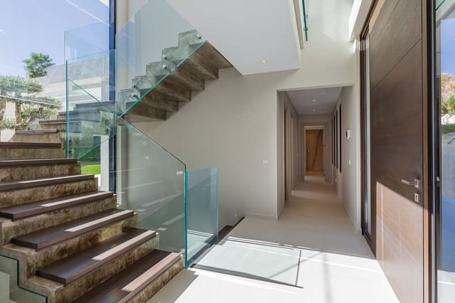 6 soveværelse Villa til salg i Nueva Andalucia, Marbella med swimmingpool garage - € 3.895.000 (Ref: 6942183)