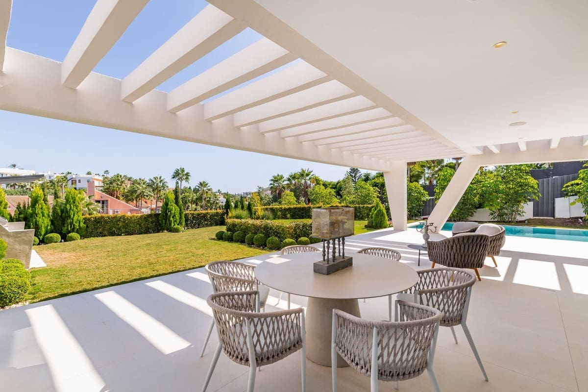 6 bedroom Villa for sale in Nueva Andalucia with pool garage - € 3,895,000 (Ref: 6942183)