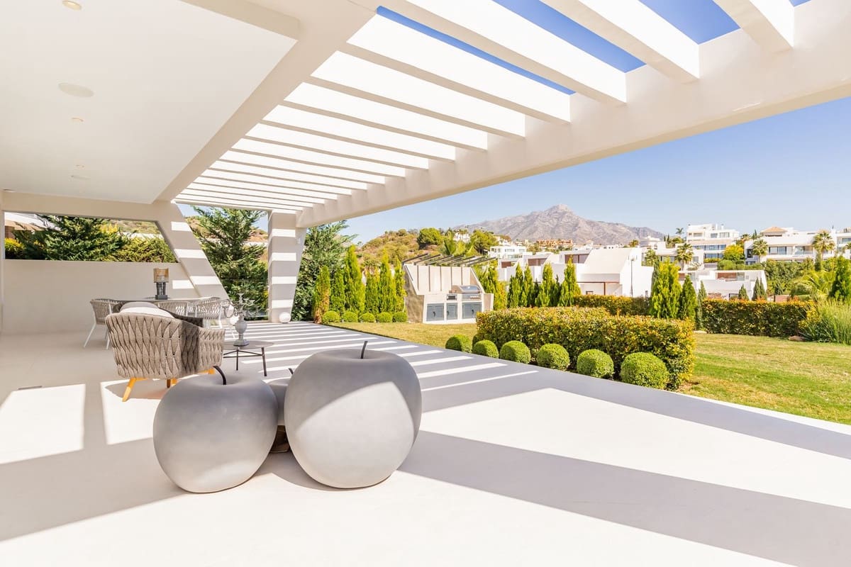 6 bedroom Villa for sale in Nueva Andalucia with pool garage - € 3,895,000 (Ref: 6942183)