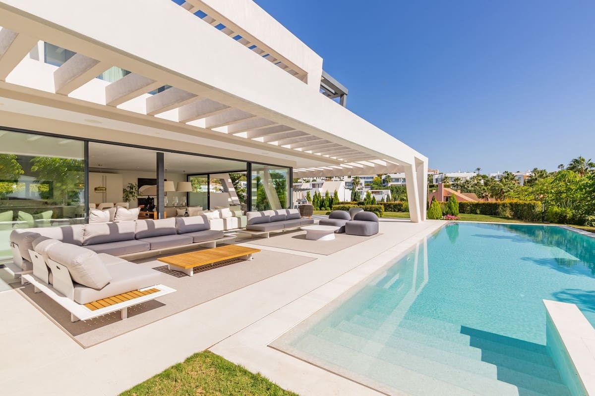 6 bedroom Villa for sale in Nueva Andalucia with pool garage - € 3,895,000 (Ref: 6942183)