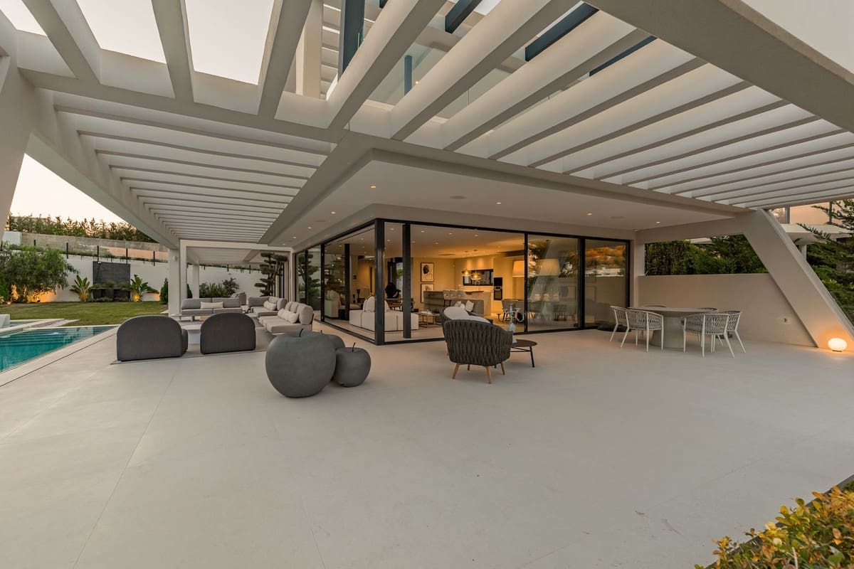 6 bedroom Villa for sale in Nueva Andalucia with pool garage - € 3,895,000 (Ref: 6942183)