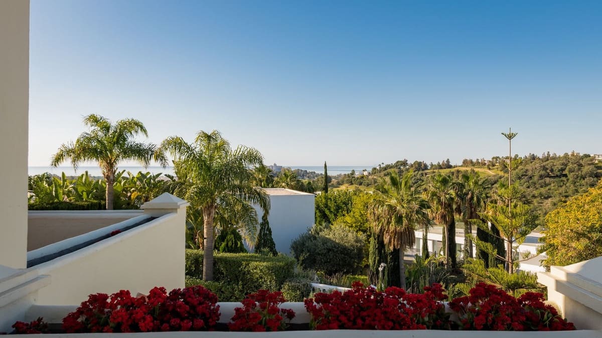 5 bedroom Villa for sale in Benahavis with pool garage - € 3,495,000 (Ref: 6942210)