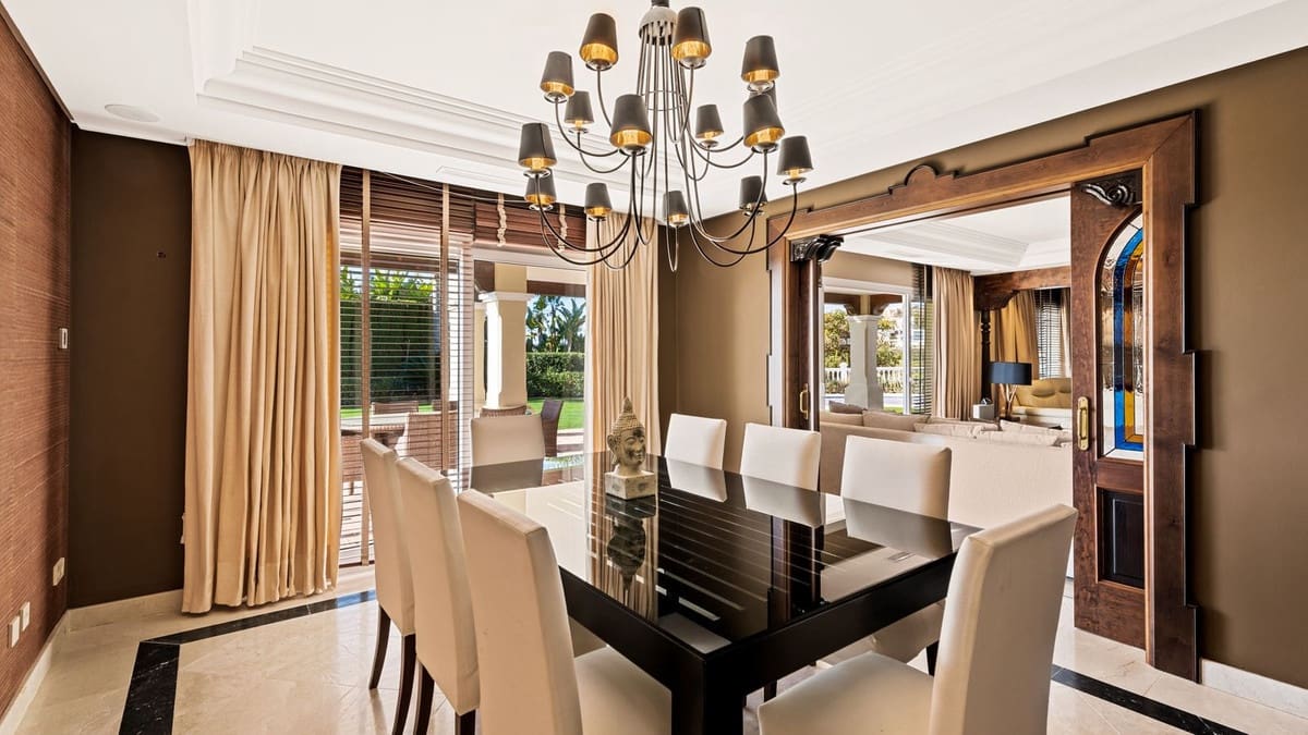 5 bedroom Villa for sale in Benahavis with pool garage - € 3,495,000 (Ref: 6942210)