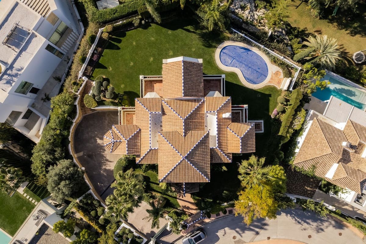 5 bedroom Villa for sale in Benahavis with pool garage - € 3,495,000 (Ref: 6942210)