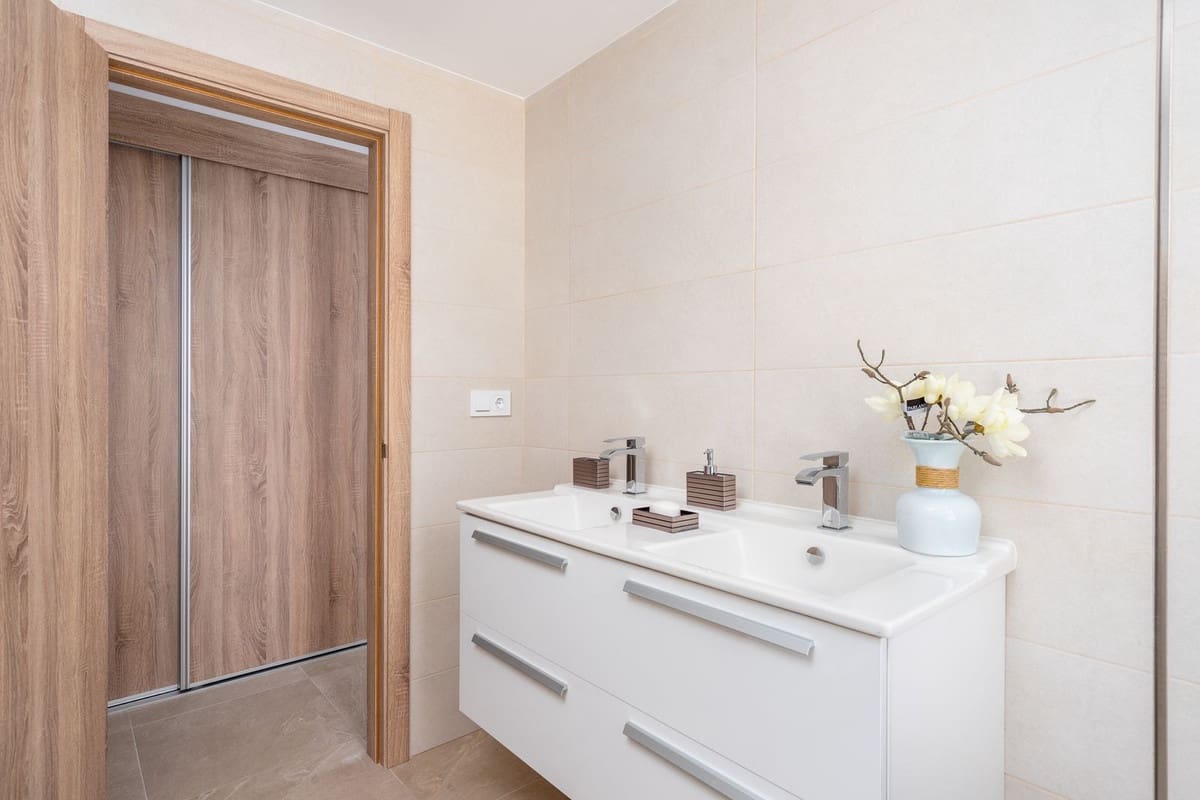 3 soveværelse Byhus til salg i Estepona med swimmingpool garage - € 385.000 (Ref: 7074381)