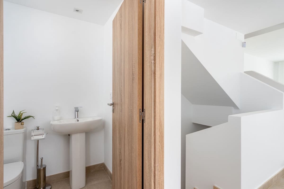 3 soveværelse Byhus til salg i Estepona med swimmingpool garage - € 385.000 (Ref: 7074381)