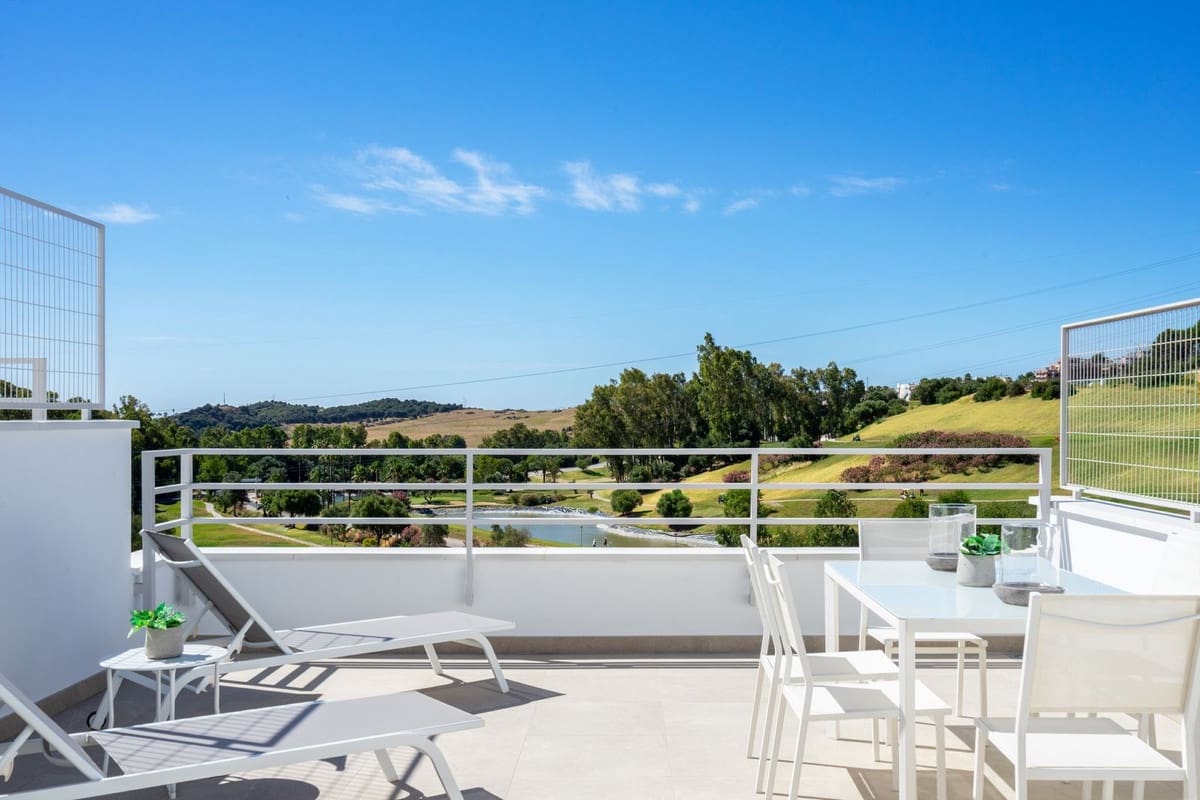 3 soveværelse Byhus til salg i Estepona med swimmingpool garage - € 385.000 (Ref: 7074381)