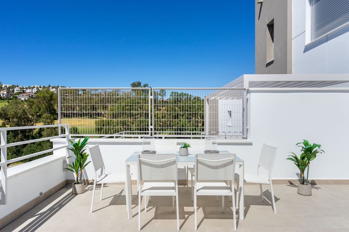 3 soveværelse Byhus til salg i Estepona med swimmingpool garage - € 385.000 (Ref: 7074381)