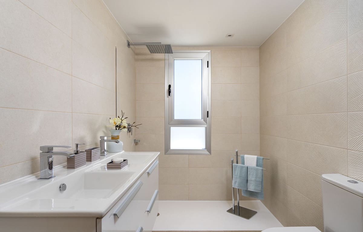3 sypialnia Dom na sprzedaż w Estepona z basenem garażem - 385 000 € (Ref: 7074381)