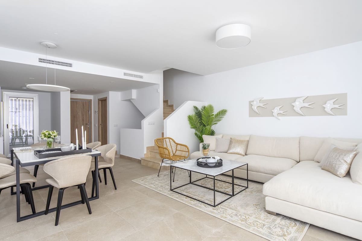 3 sypialnia Dom na sprzedaż w Estepona z basenem garażem - 385 000 € (Ref: 7074381)