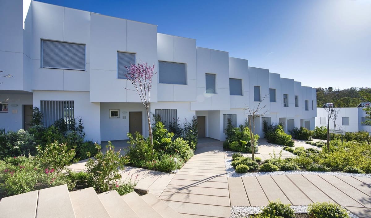 3 sypialnia Dom na sprzedaż w Estepona z basenem garażem - 385 000 € (Ref: 7074381)
