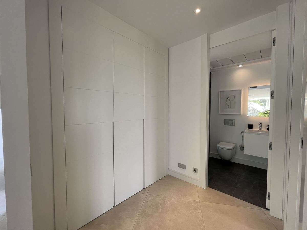 4 bedroom Villa for sale in Marbella with pool garage - € 2,980,000 (Ref: 7074392)