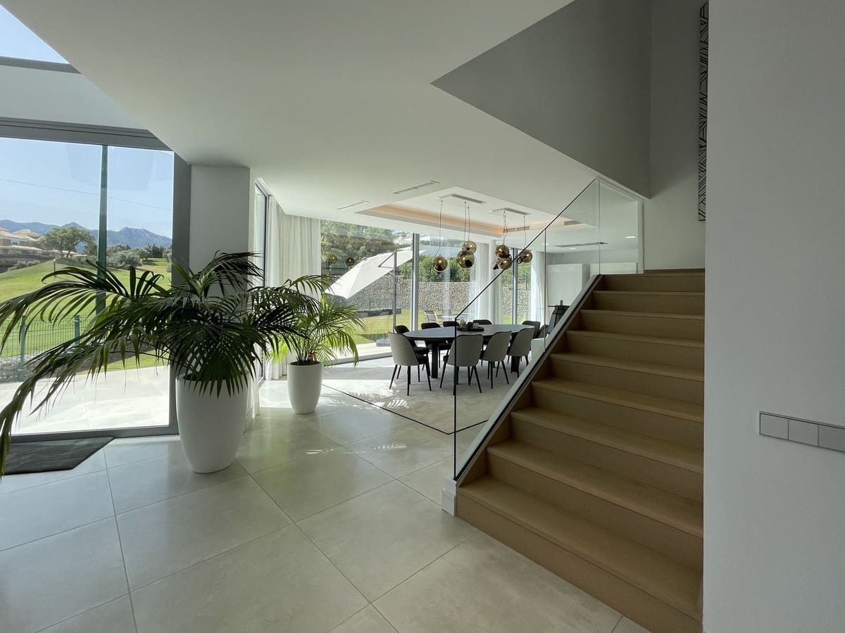 4 bedroom Villa for sale in Marbella with pool garage - € 2,980,000 (Ref: 7074392)