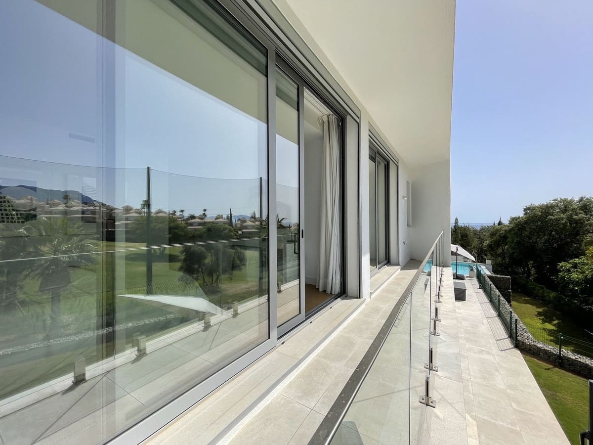 4 bedroom Villa for sale in Marbella with pool garage - € 2,980,000 (Ref: 7074392)