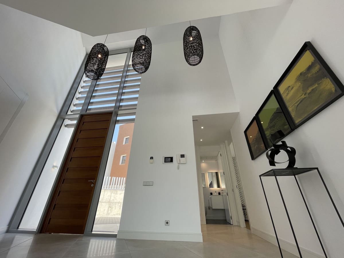 4 bedroom Villa for sale in Marbella with pool garage - € 2,980,000 (Ref: 7074392)