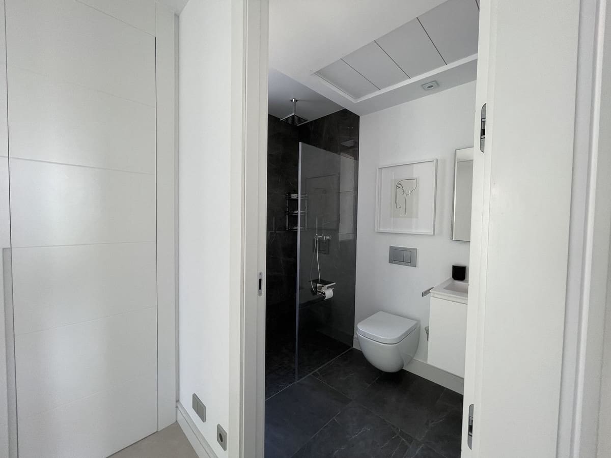 4 bedroom Villa for sale in Marbella with pool garage - € 2,980,000 (Ref: 7074392)