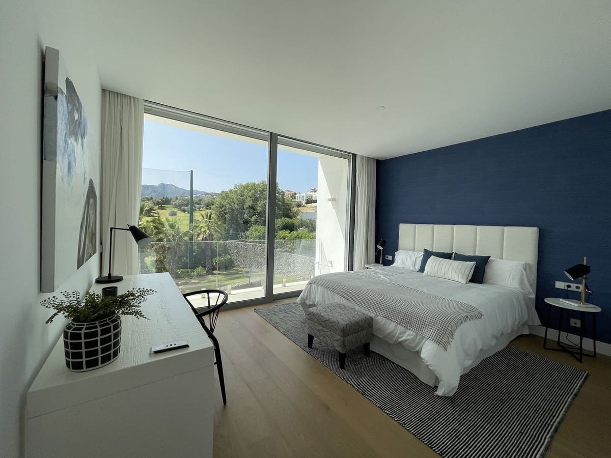 4 bedroom Villa for sale in Marbella with pool garage - € 2,980,000 (Ref: 7074392)