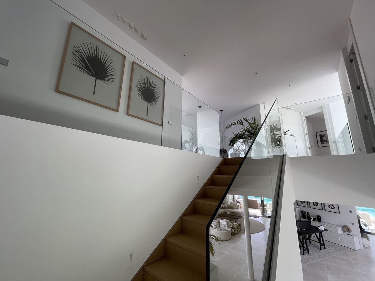 4 bedroom Villa for sale in Marbella with pool garage - € 2,980,000 (Ref: 7074392)