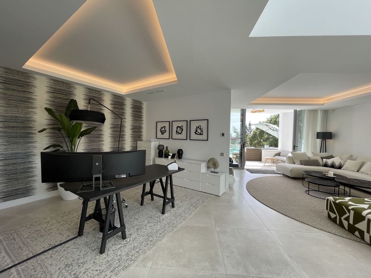 4 bedroom Villa for sale in Marbella with pool garage - € 2,980,000 (Ref: 7074392)