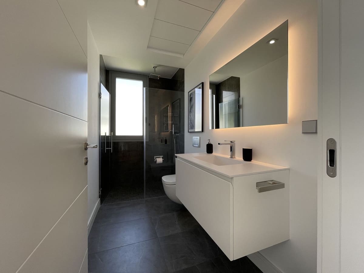 4 bedroom Villa for sale in Marbella with pool garage - € 2,980,000 (Ref: 7074392)