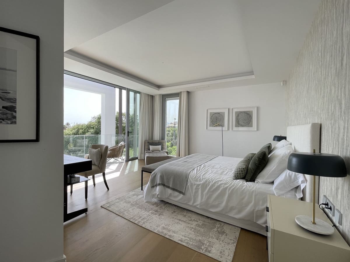 4 bedroom Villa for sale in Marbella with pool garage - € 2,980,000 (Ref: 7074392)