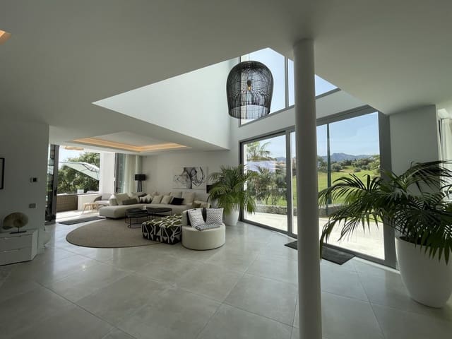 4 bedroom Villa for sale in Marbella with pool garage - € 2,980,000 (Ref: 7074392)